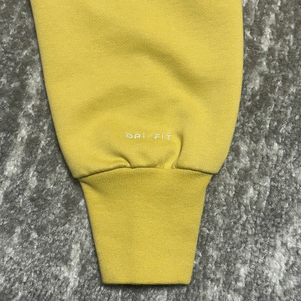 Nike Standard Issue Hoodie Mens Small Yellow Excellent Dri-FIT CV0864-700